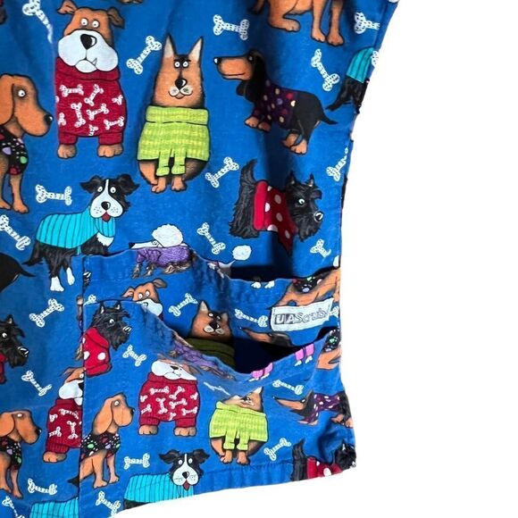Uniform Advantage short sleeved v-neck scrub top in blue with dog print size XS - Picture 6 of 9